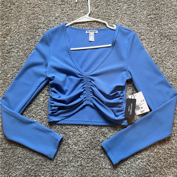 Active Ruched Crop Top - Picture 4 of 7